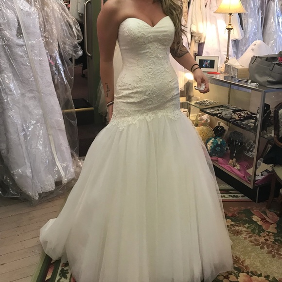 Alfred Angelo Wedding Gown size 6 - Picture 1 of 15